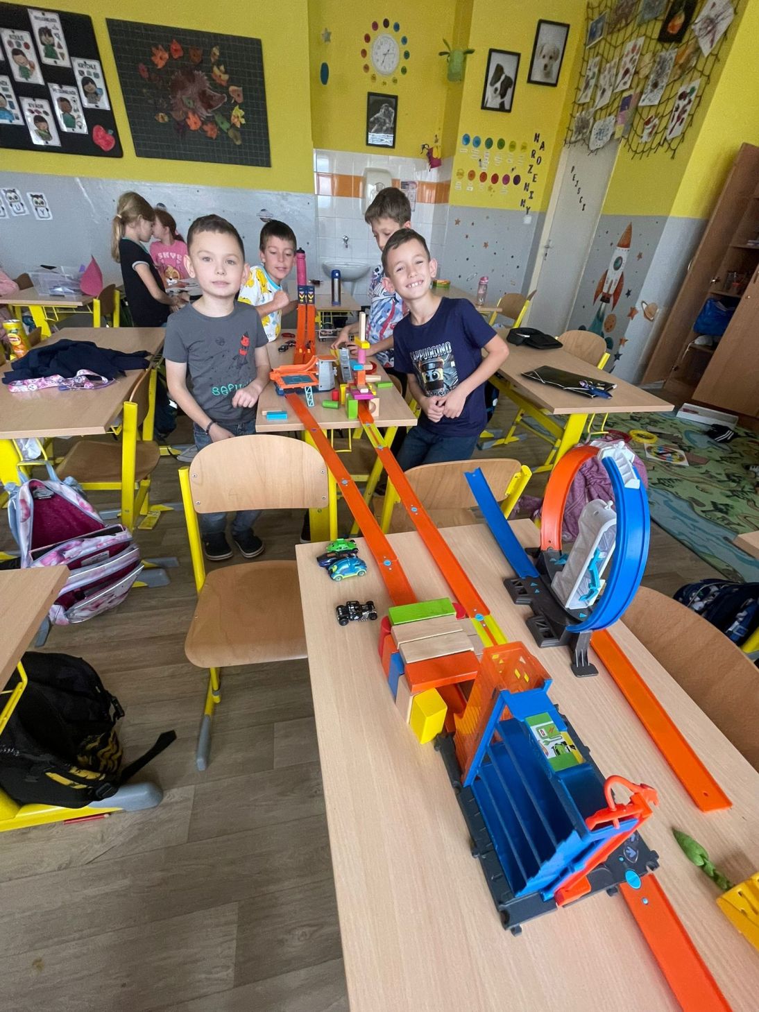 4d098e7a-351a-46f6-b302-4525cb2df5ca 4d098e7a-351a-46f6-b302-4525cb2df5ca